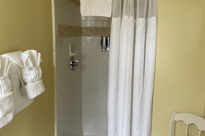 Room 70 of 100
