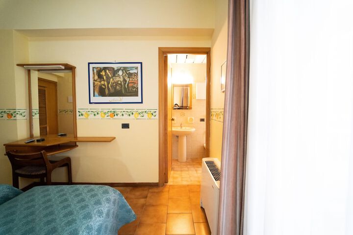 Room 27 of 58