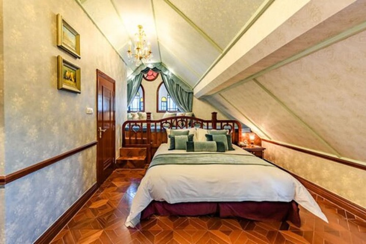 Room 49 of 111