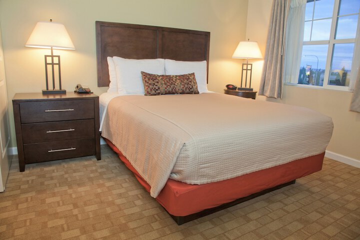 Room 8 of 32