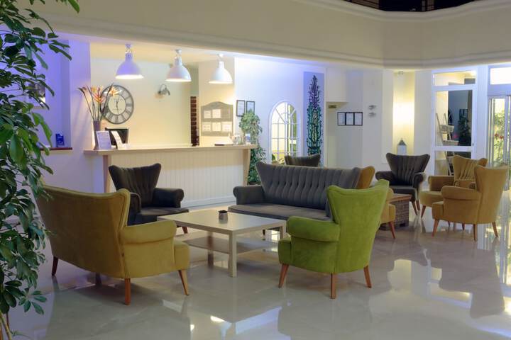 Guest Lobby