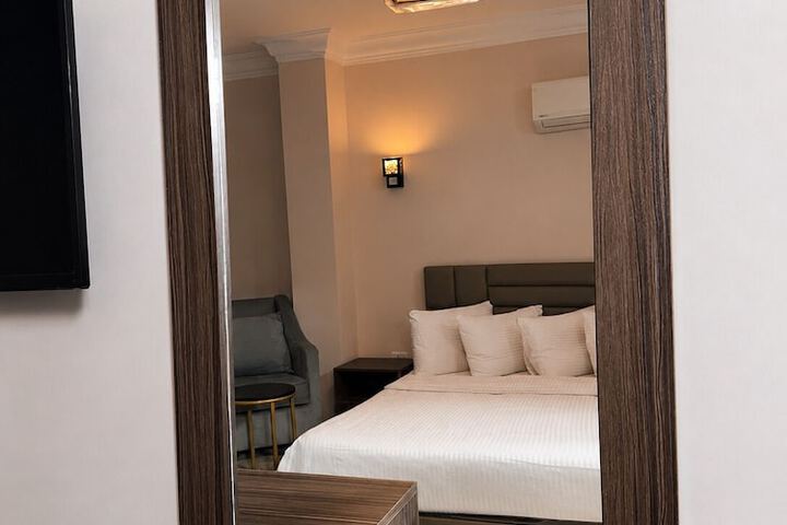 Room 53 of 125