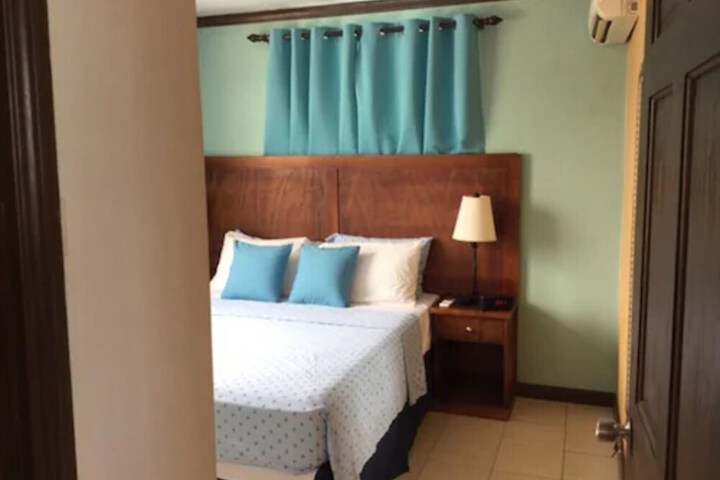 Room 7 of 19
