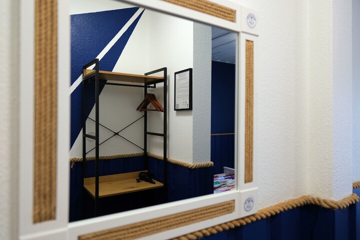 Room 9 of 35