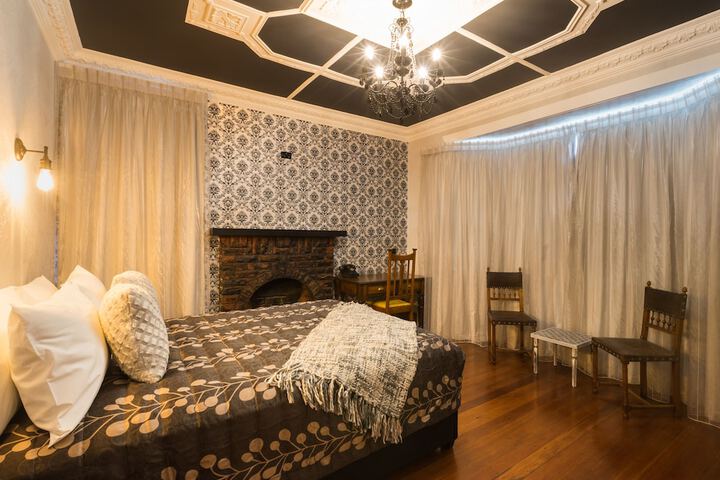 Room 6 of 31
