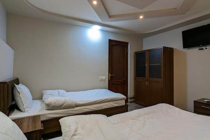 Room 13 of 23