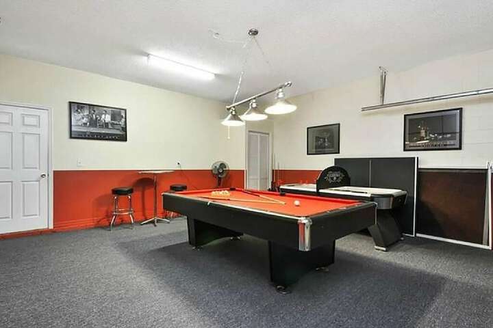 Room 3 of 109