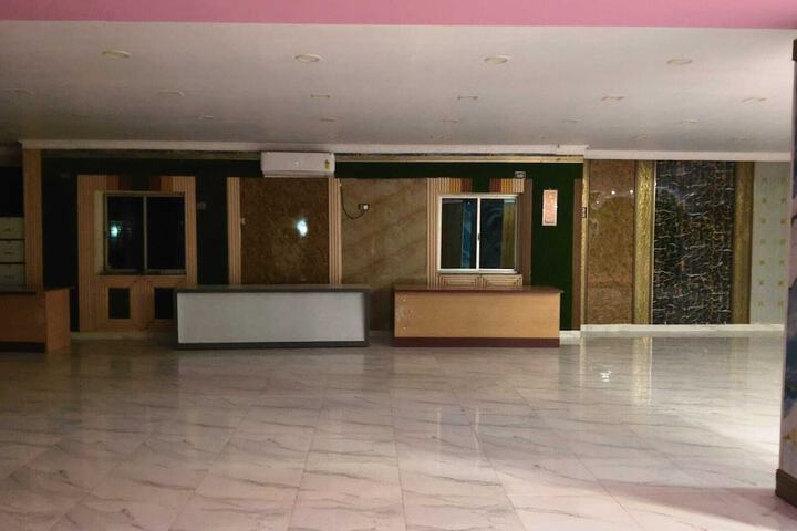 Ballroom/Hall 12 of 14