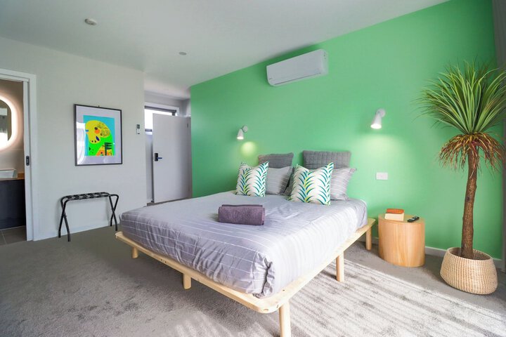 Room 10 of 42