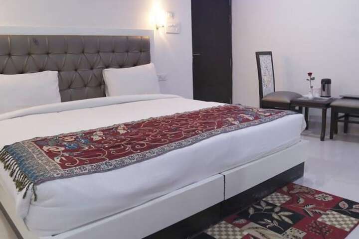 Room 10 of 25