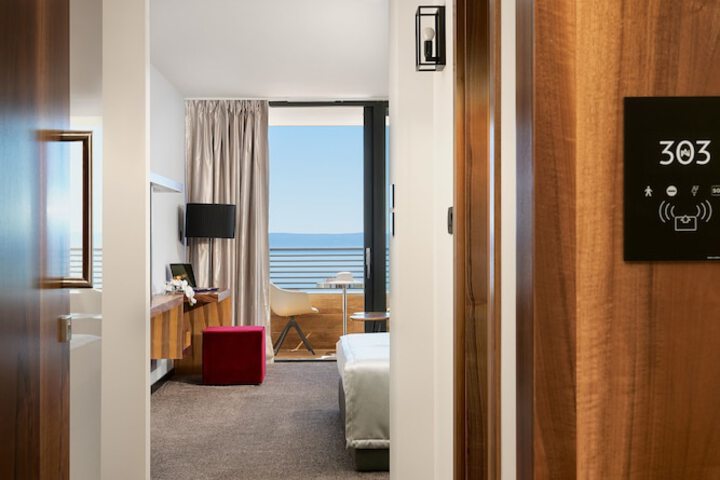 Room 12 of 35