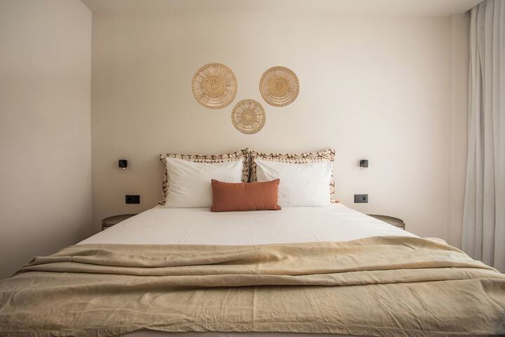 Room 6 of 53