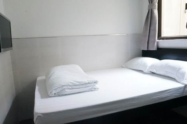 Room 8 of 72
