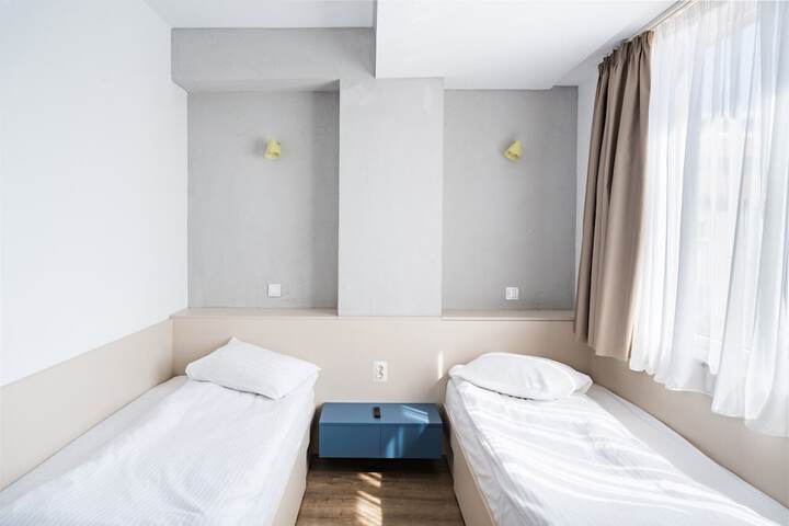 Room 6 of 24