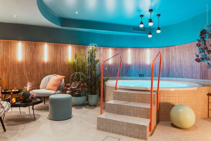 Pools & Facilities