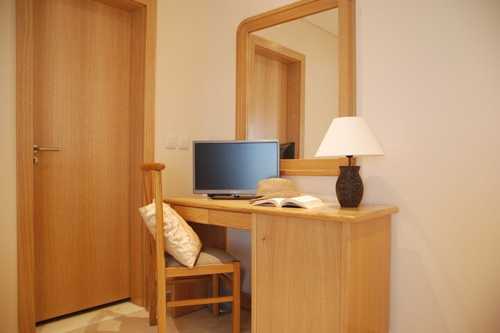 Room 8 of 38