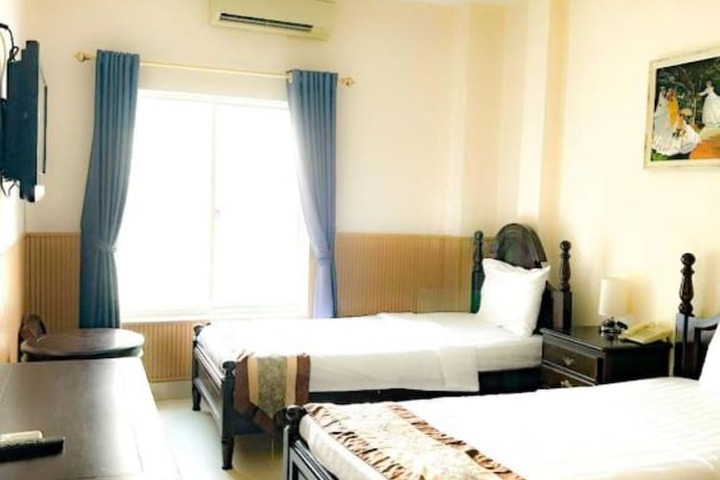 Room 8 of 50