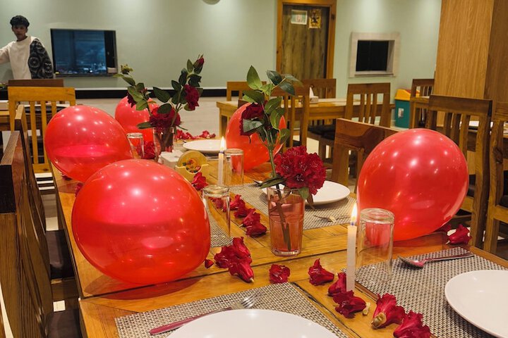 Dining 16 of 28