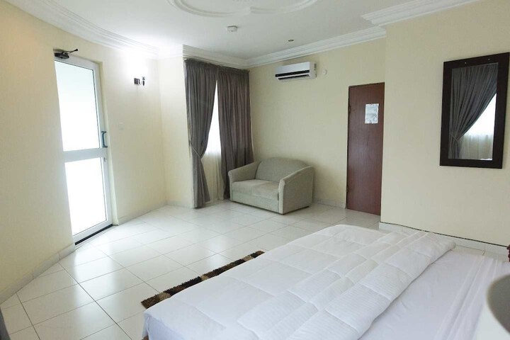 Room 4 of 19