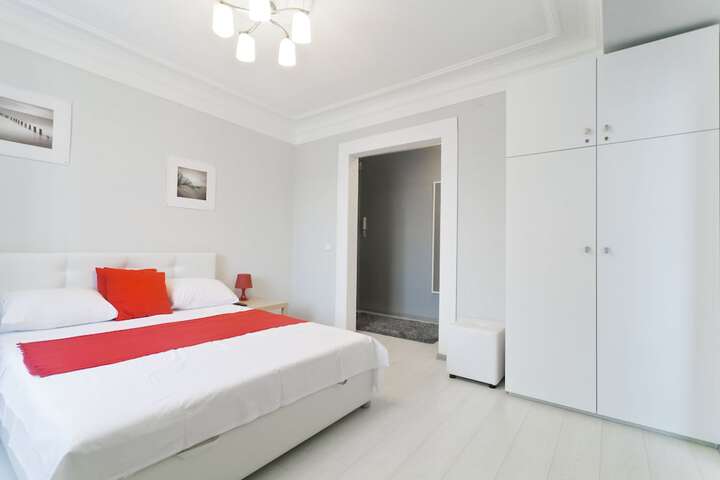 Room 18 of 171