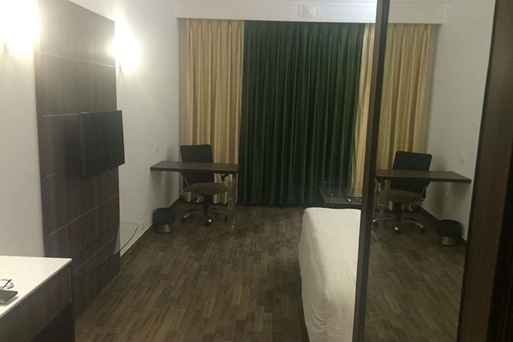 Room 9 of 40
