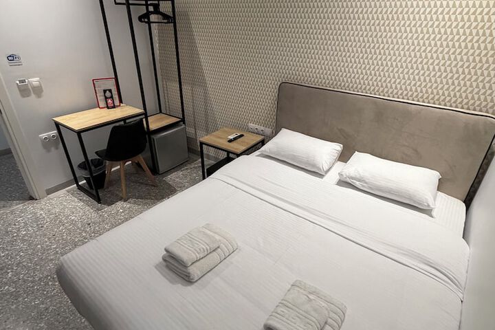 Room 16 of 86
