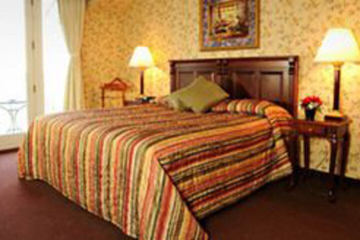 Room 13 of 25