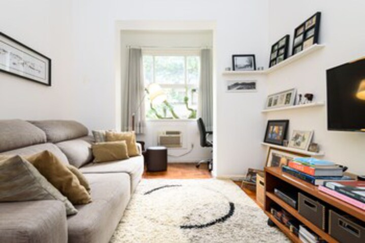 Room 9 of 32