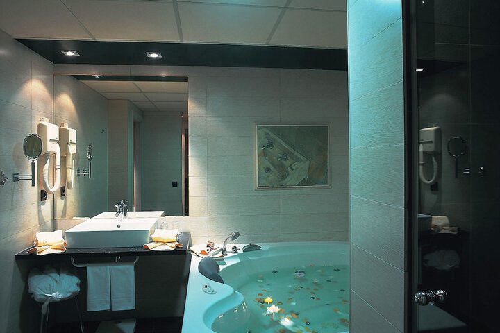 Room 53 of 93