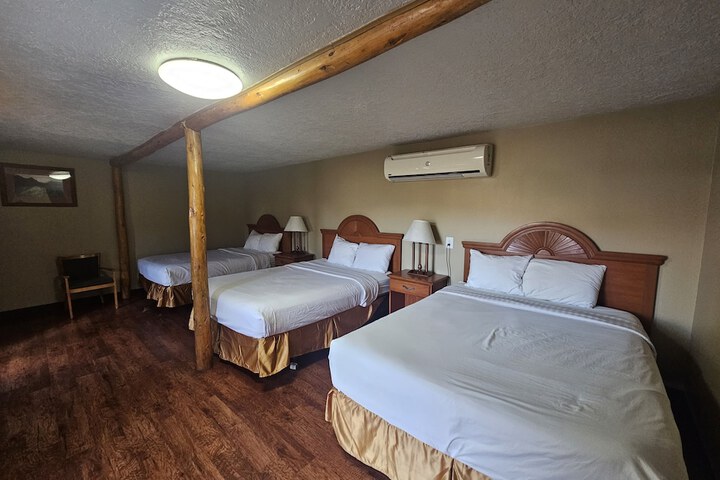 Room 4 of 18