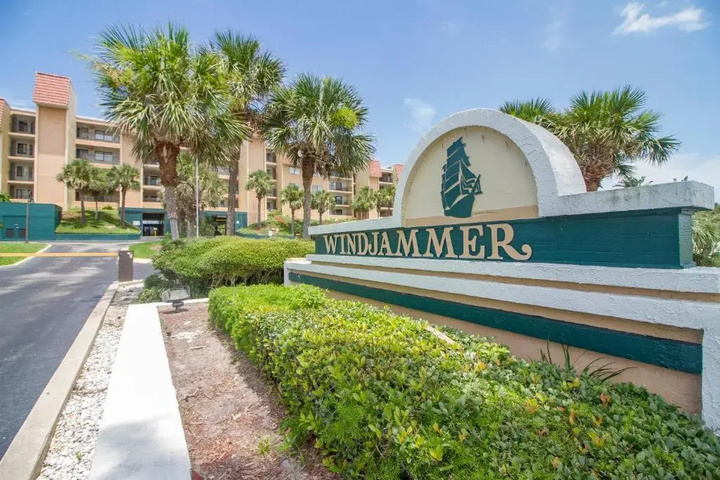 Exterior of Windjammer 412 4th Floor Ocean Front Elevator