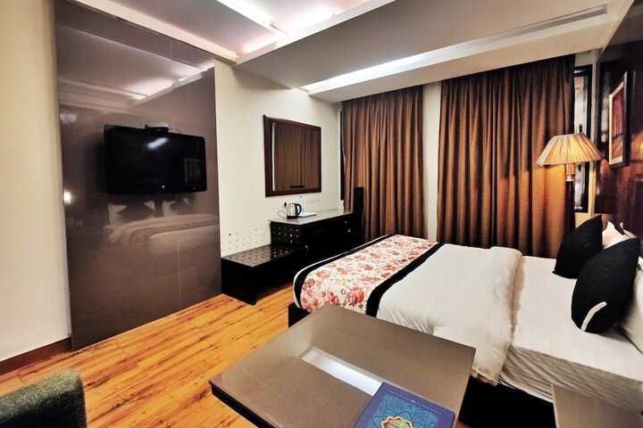 Room 25 of 43