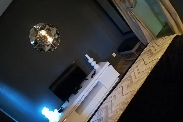 Room 3 of 11