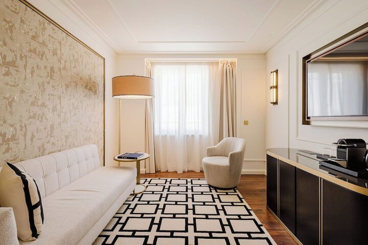 Room 48 of 150