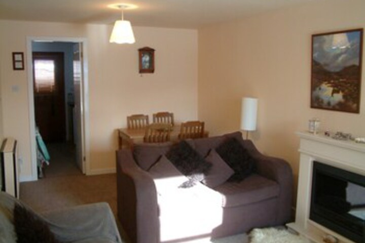 Room 4 of 8