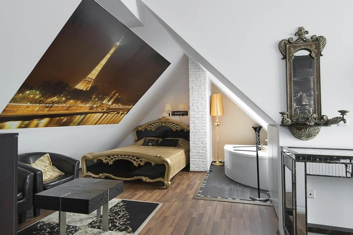 Room 2 of 11