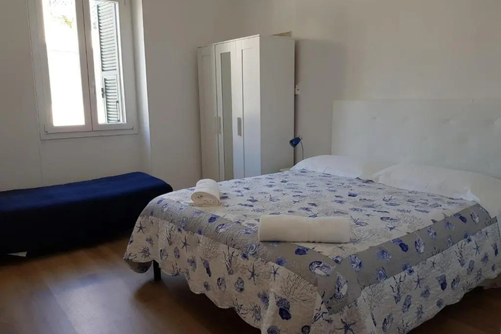 Room 5 of 15