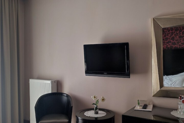 Room 33 of 60