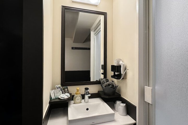 Room 15 of 32