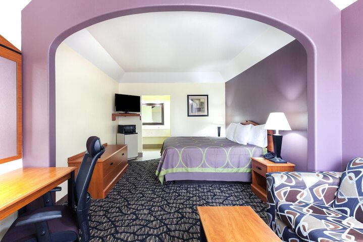 Room 13 of 40