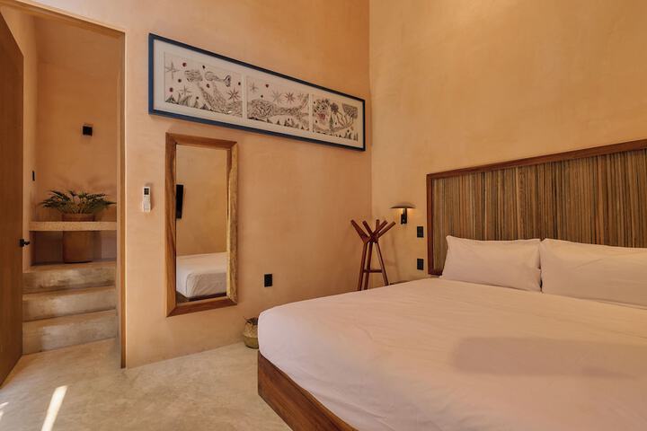 Room 4 of 27
