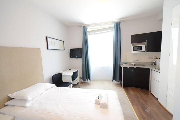 Room 163 of 371