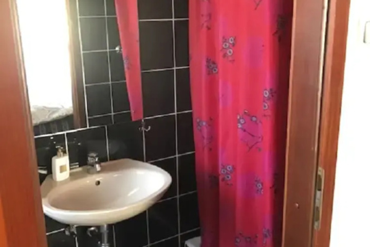 Room 9 of 11
