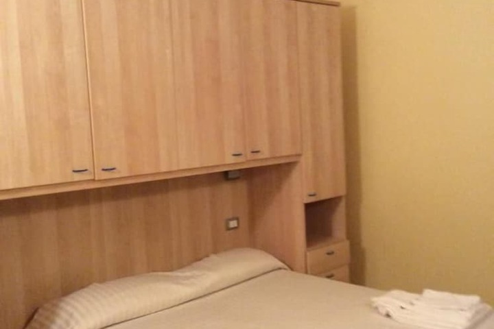 Room 8 of 22