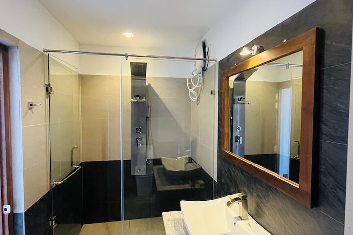 Room 30 of 170