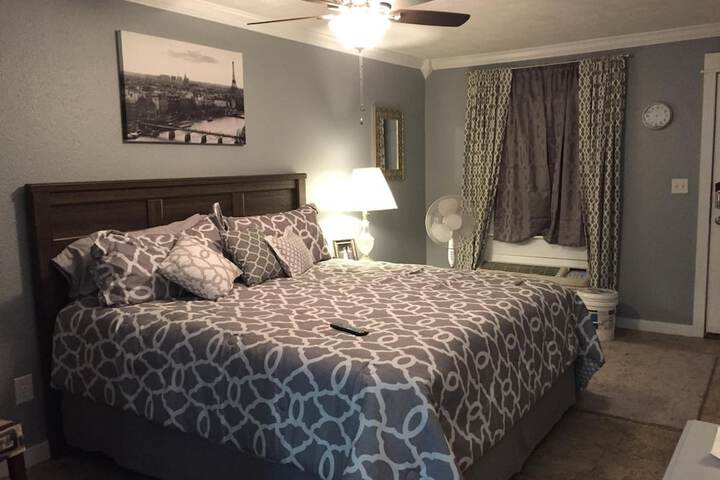 Room 9 of 18
