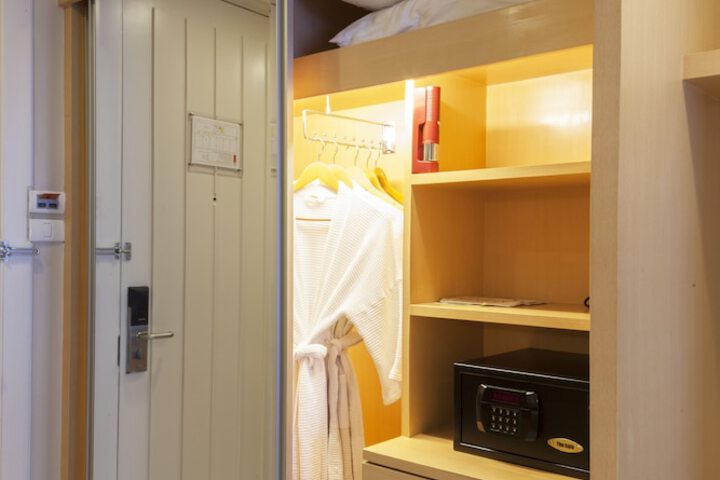 Room 6 of 43