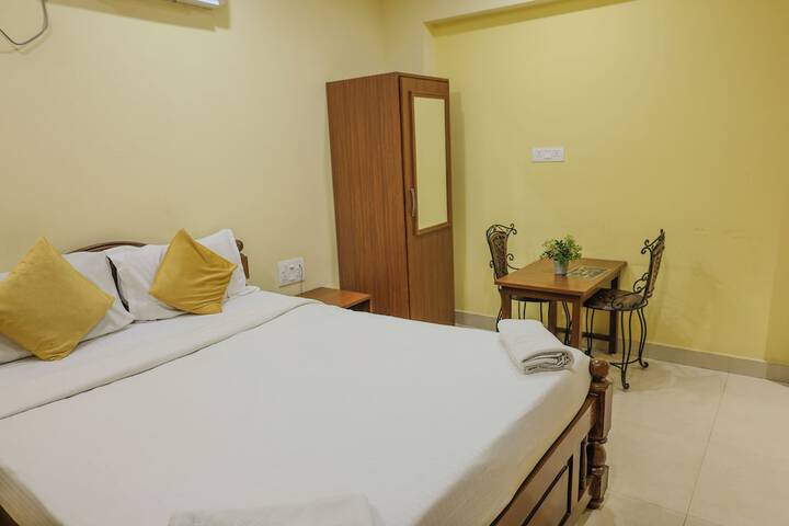 Room 4 of 10