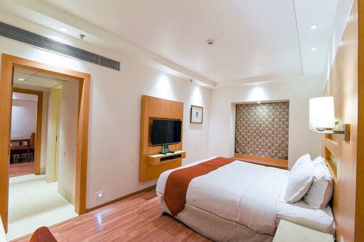 Room 8 of 38