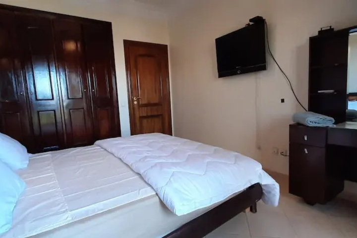 Room 4 of 18